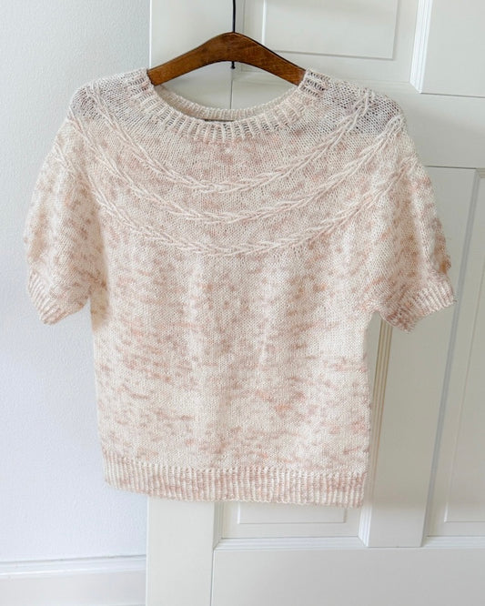 Vanilla Bloom Tee af Englegarn Pernille Cordes | Strikkekit