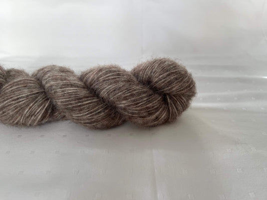 Alpaca Blow | Ufarvet brun